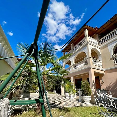 Guest House Pulake Berat Exterior photo