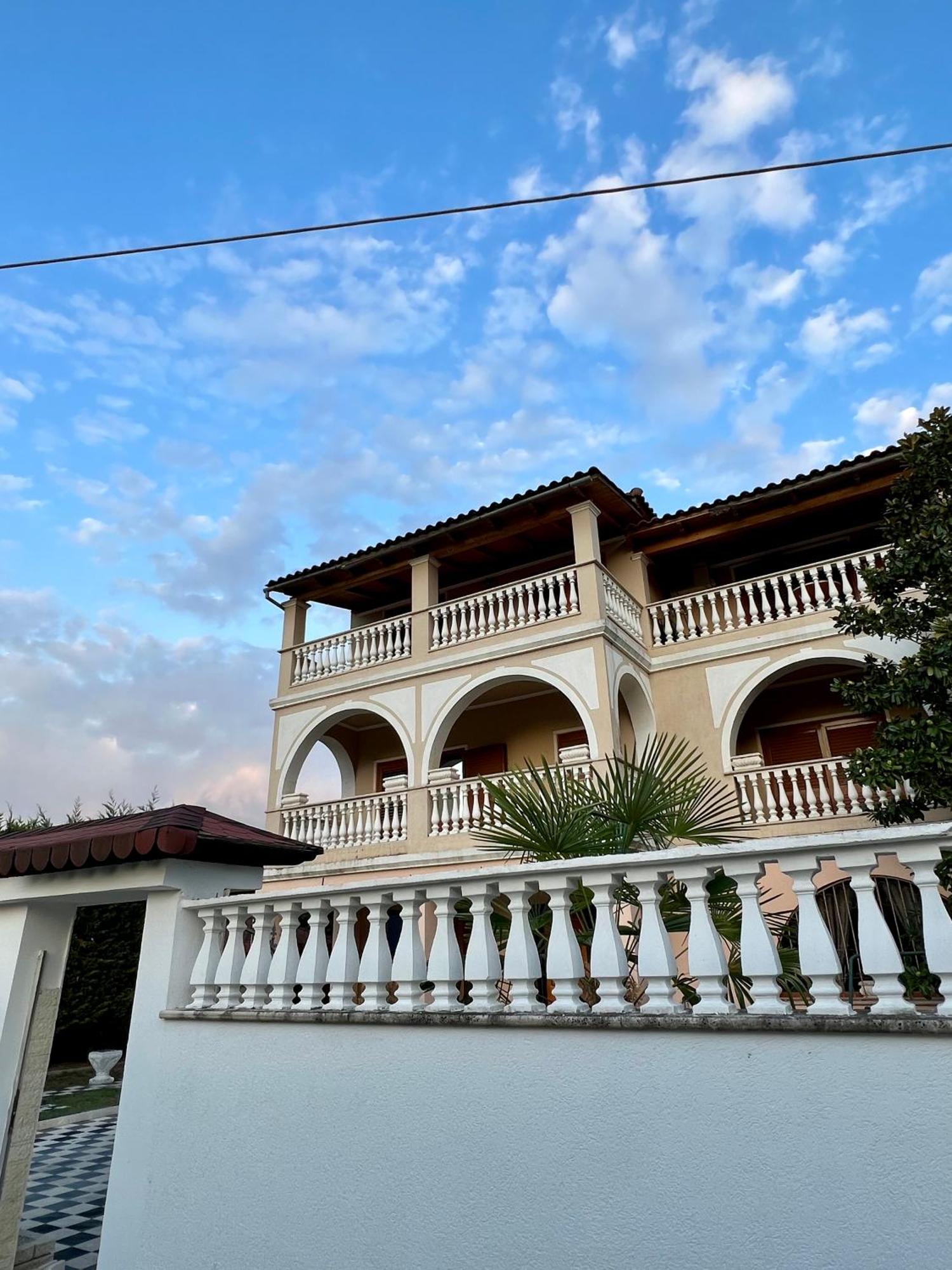 Guest House Pulake Berat Exterior photo