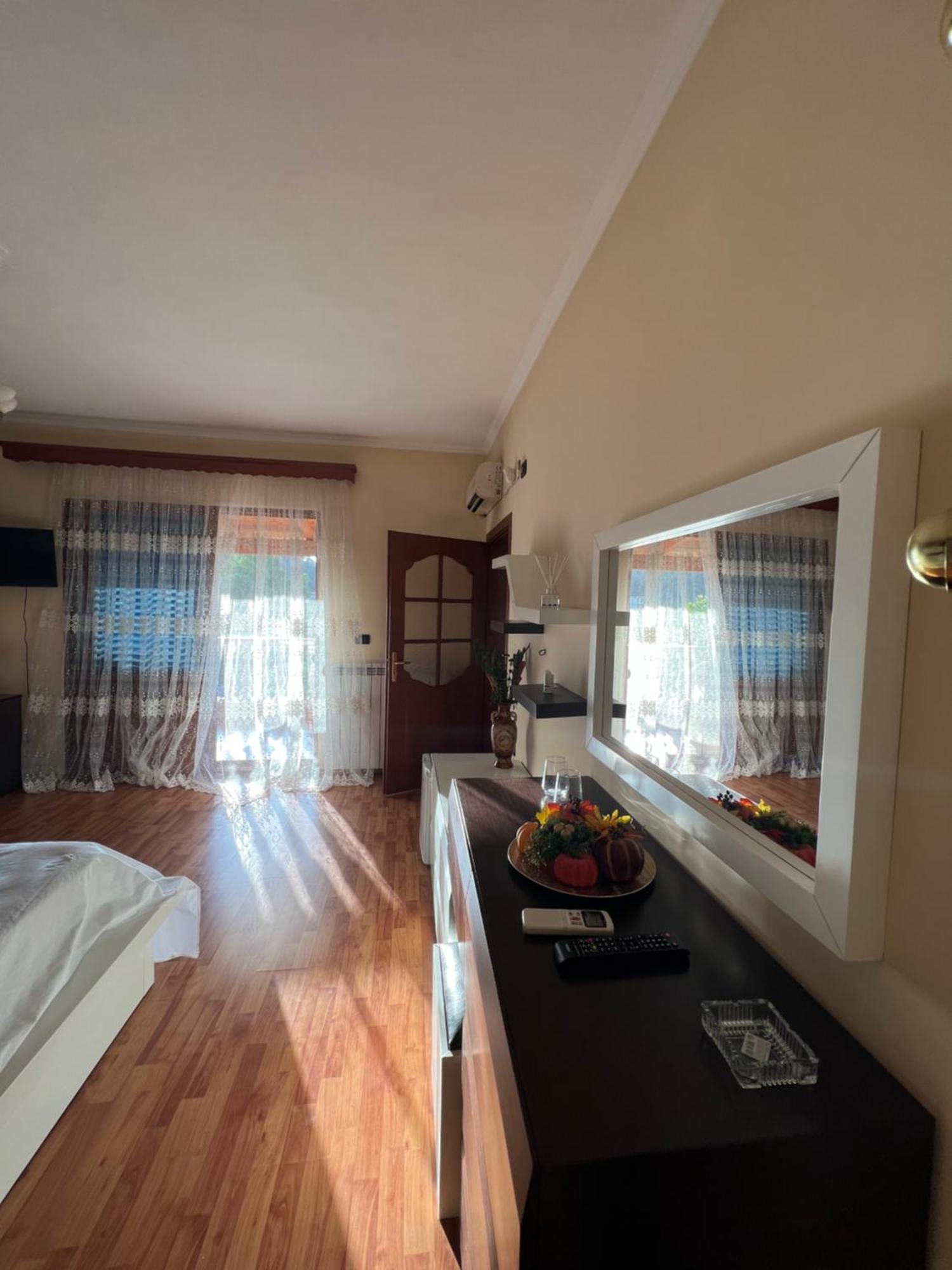 Guest House Pulake Berat Exterior photo