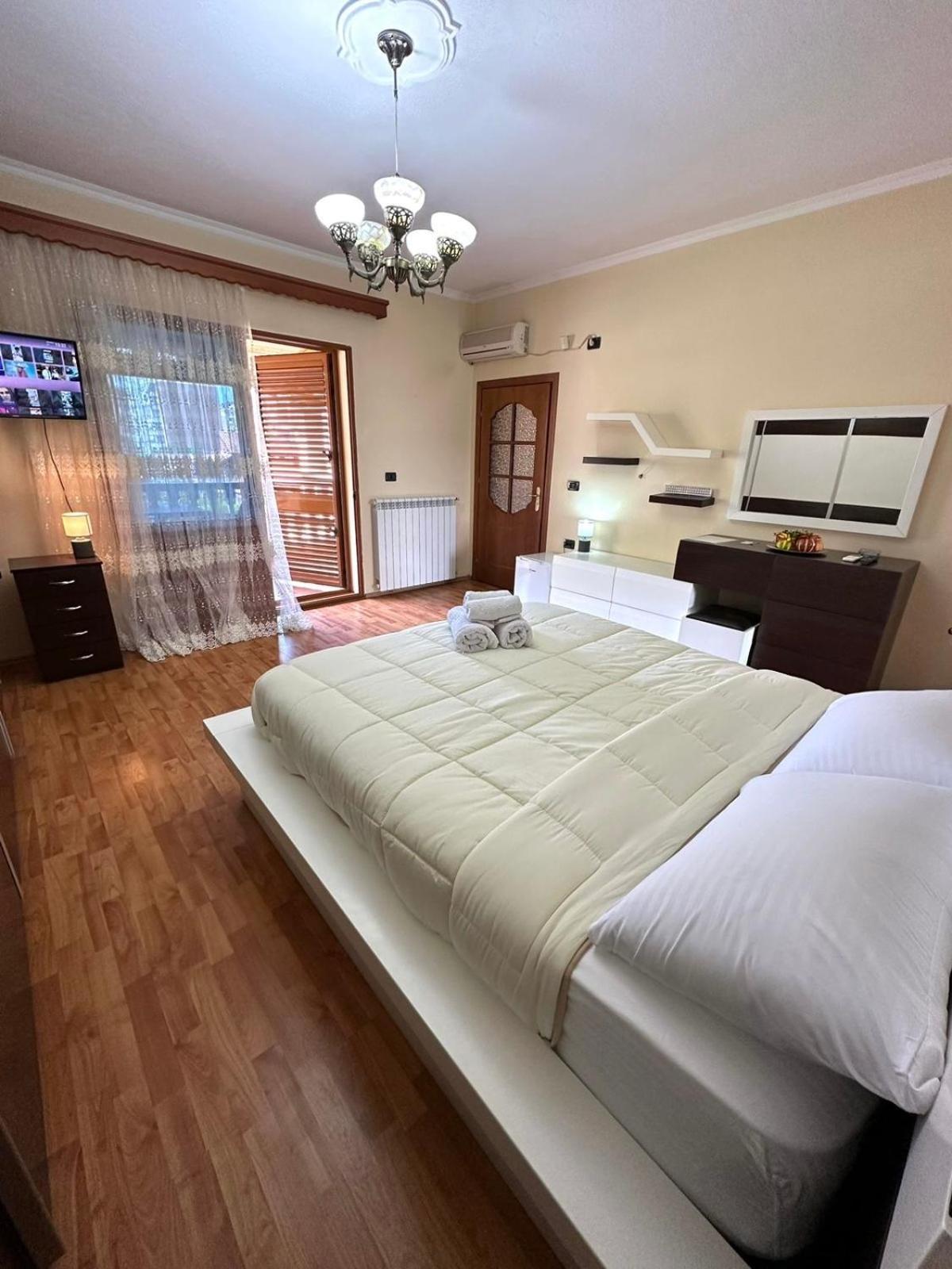 Guest House Pulake Berat Exterior photo