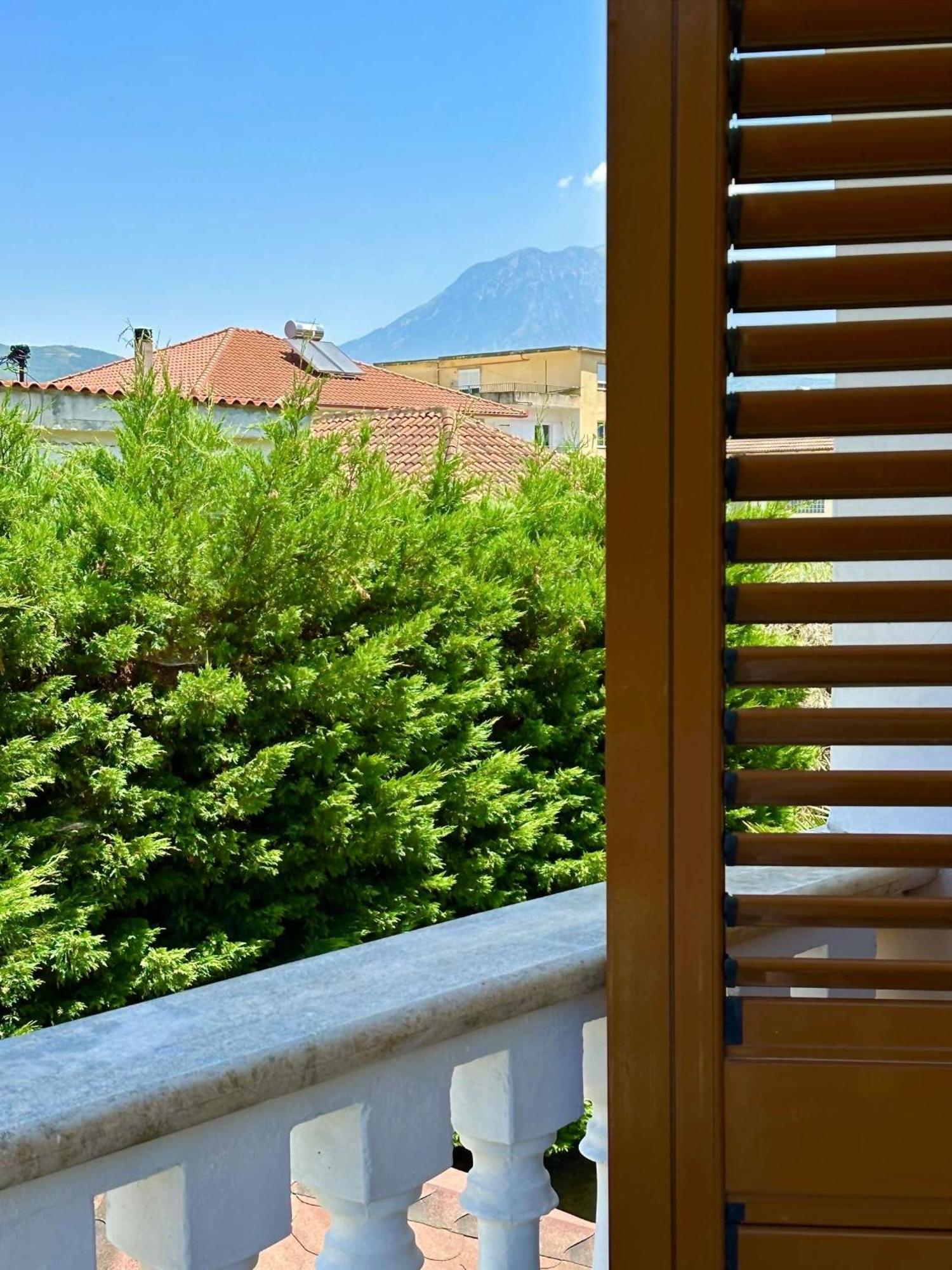 Guest House Pulake Berat Exterior photo