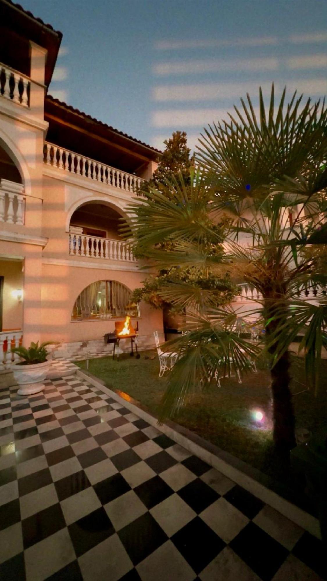 Guest House Pulake Berat Exterior photo