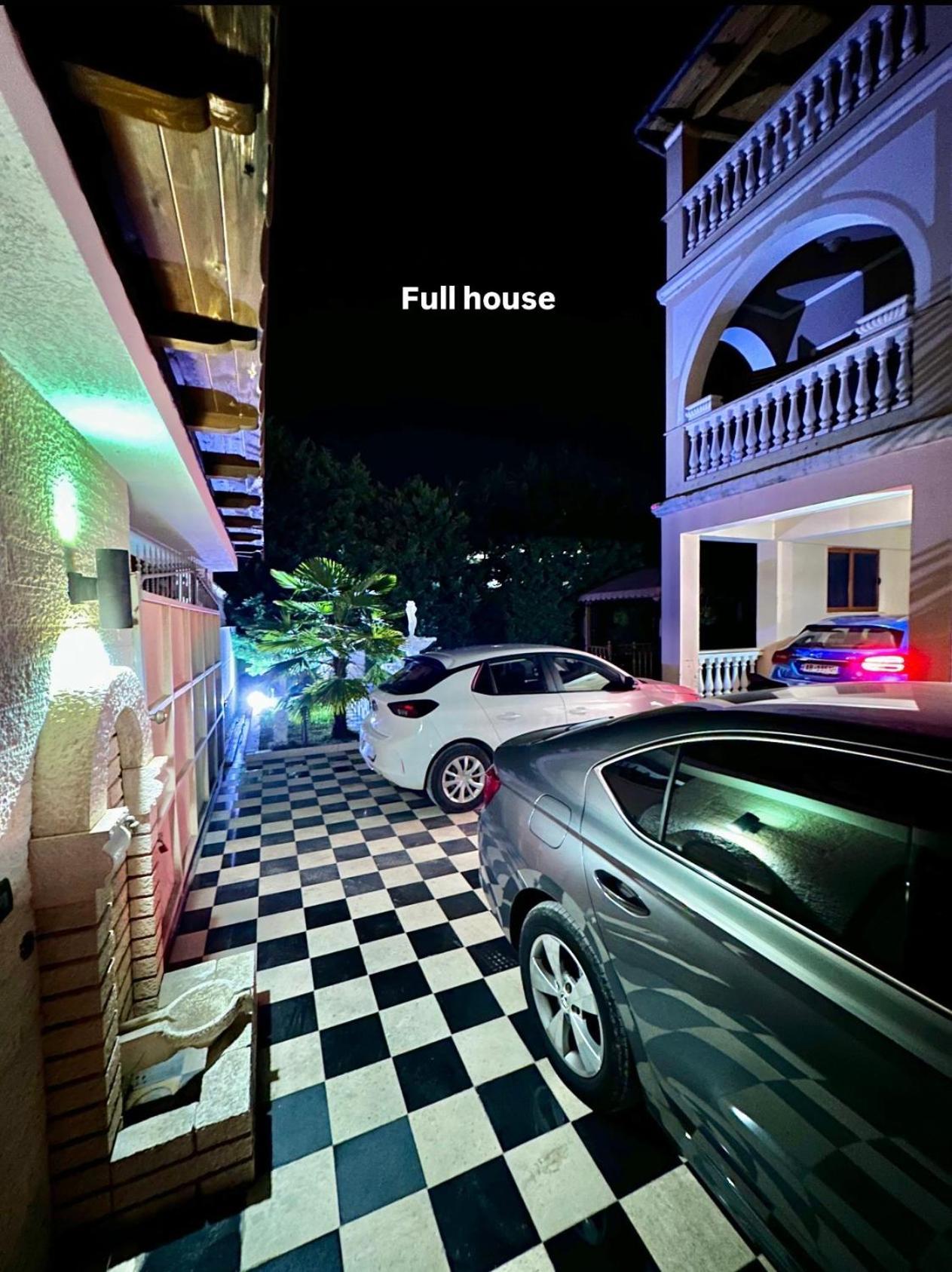Guest House Pulake Berat Exterior photo